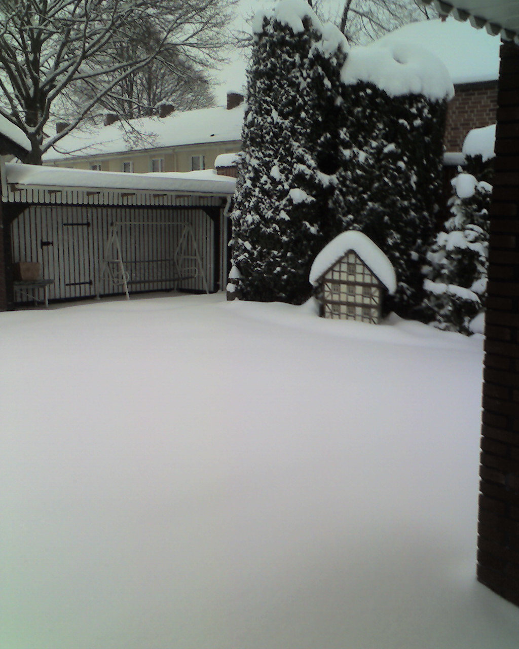 H&auml;uschen im Schnee.